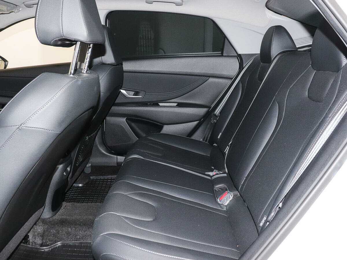 Купить Hyundai Elantra с пробегом. Фото: #8