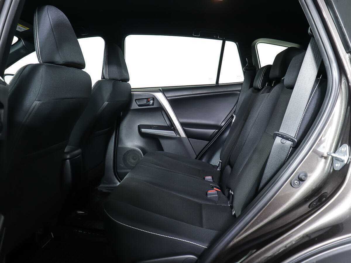 Купить Toyota RAV4 с пробегом. Фото: #8