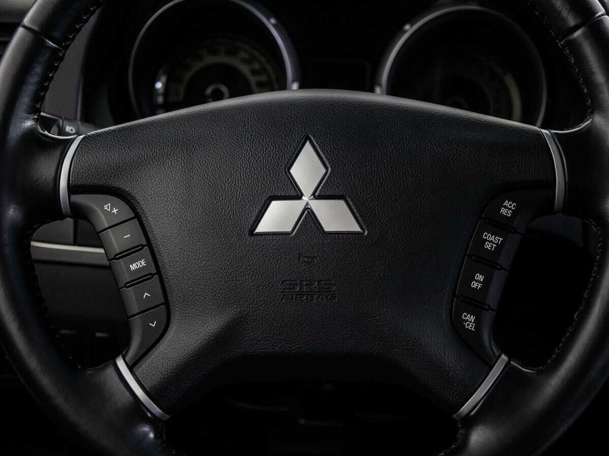 Купить Mitsubishi Pajero с пробегом. Фото: #18