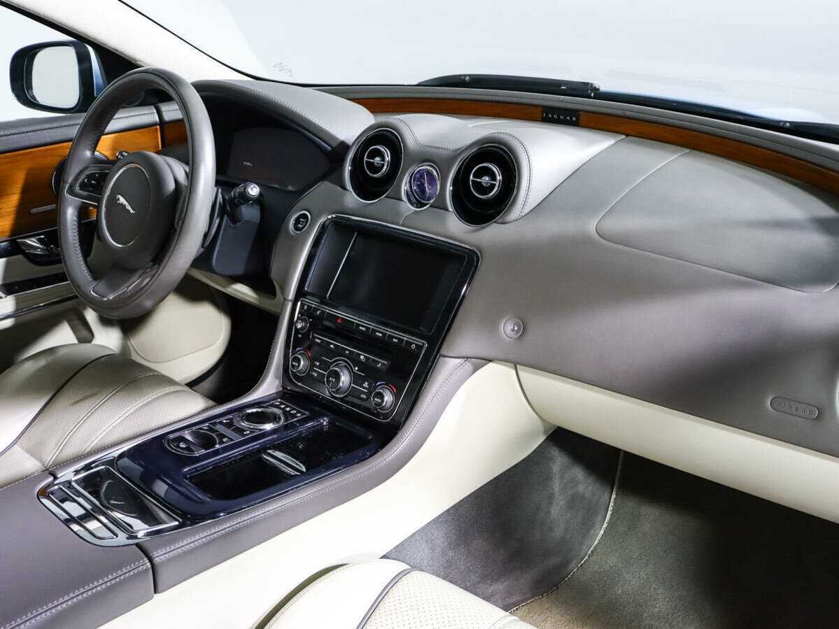 Купить Jaguar XJ с пробегом. Фото: #6