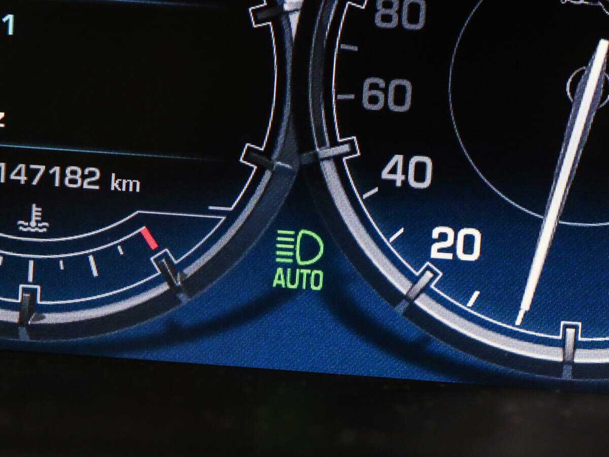 Купить Jaguar XJ с пробегом. Фото: #24