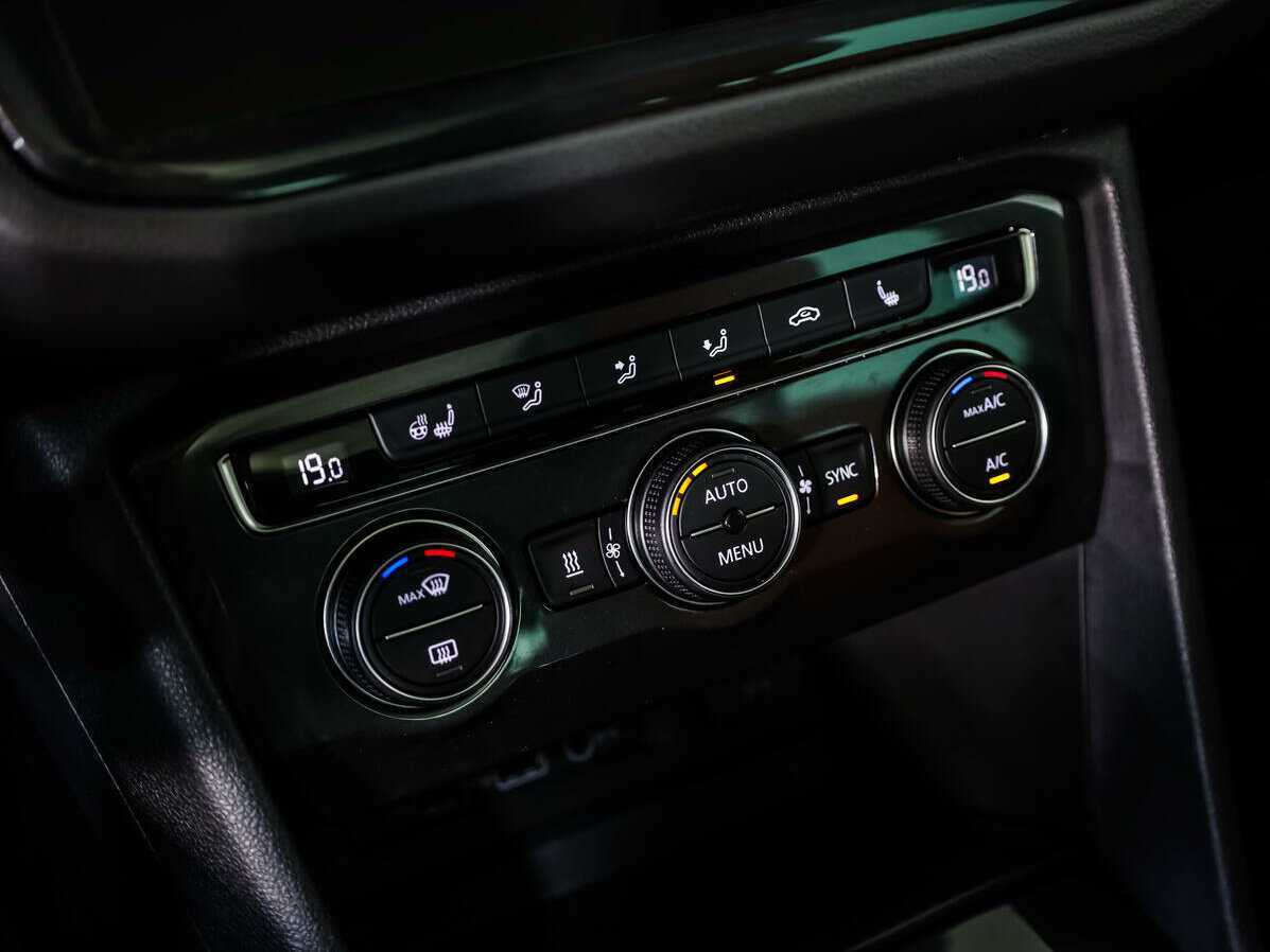 Купить Volkswagen Tiguan с пробегом. Фото: #12