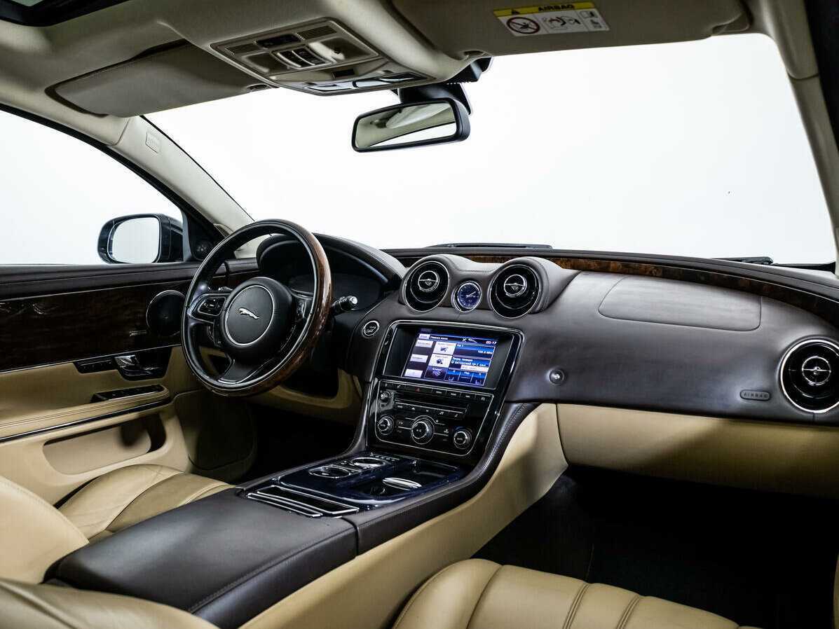Купить Jaguar XJ с пробегом. Фото: #8