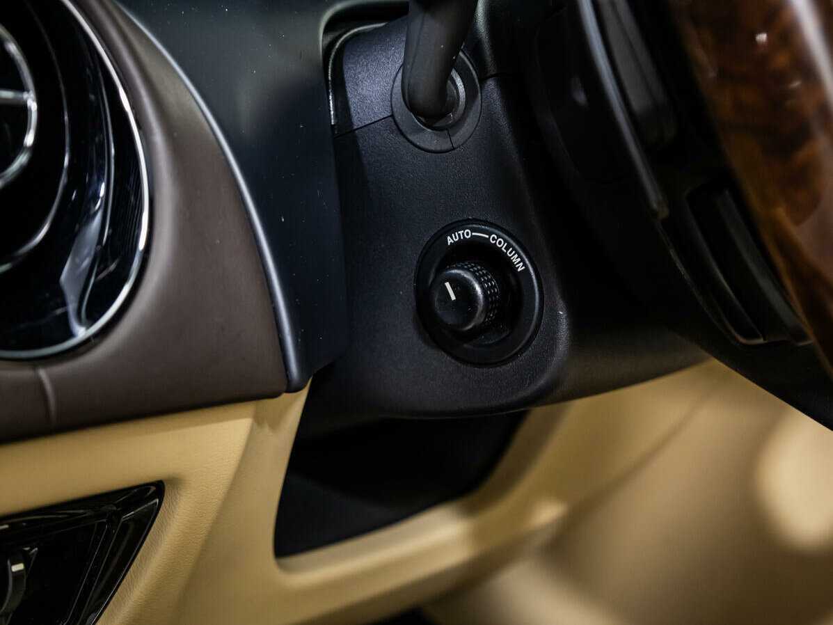 Купить Jaguar XJ с пробегом. Фото: #23