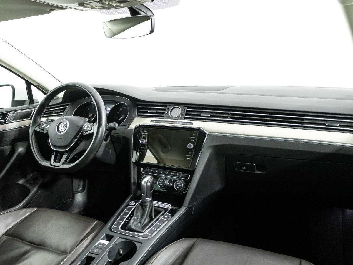 Купить Volkswagen Passat с пробегом. Фото: #8