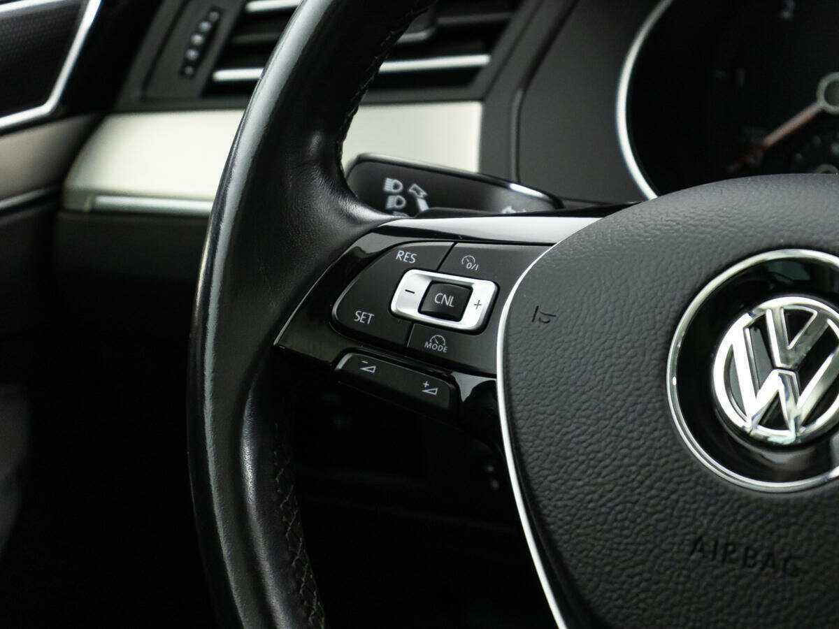 Купить Volkswagen Passat с пробегом. Фото: #17