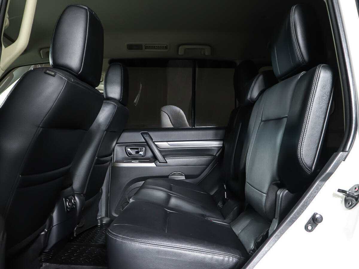 Купить Mitsubishi Pajero с пробегом. Фото: #7