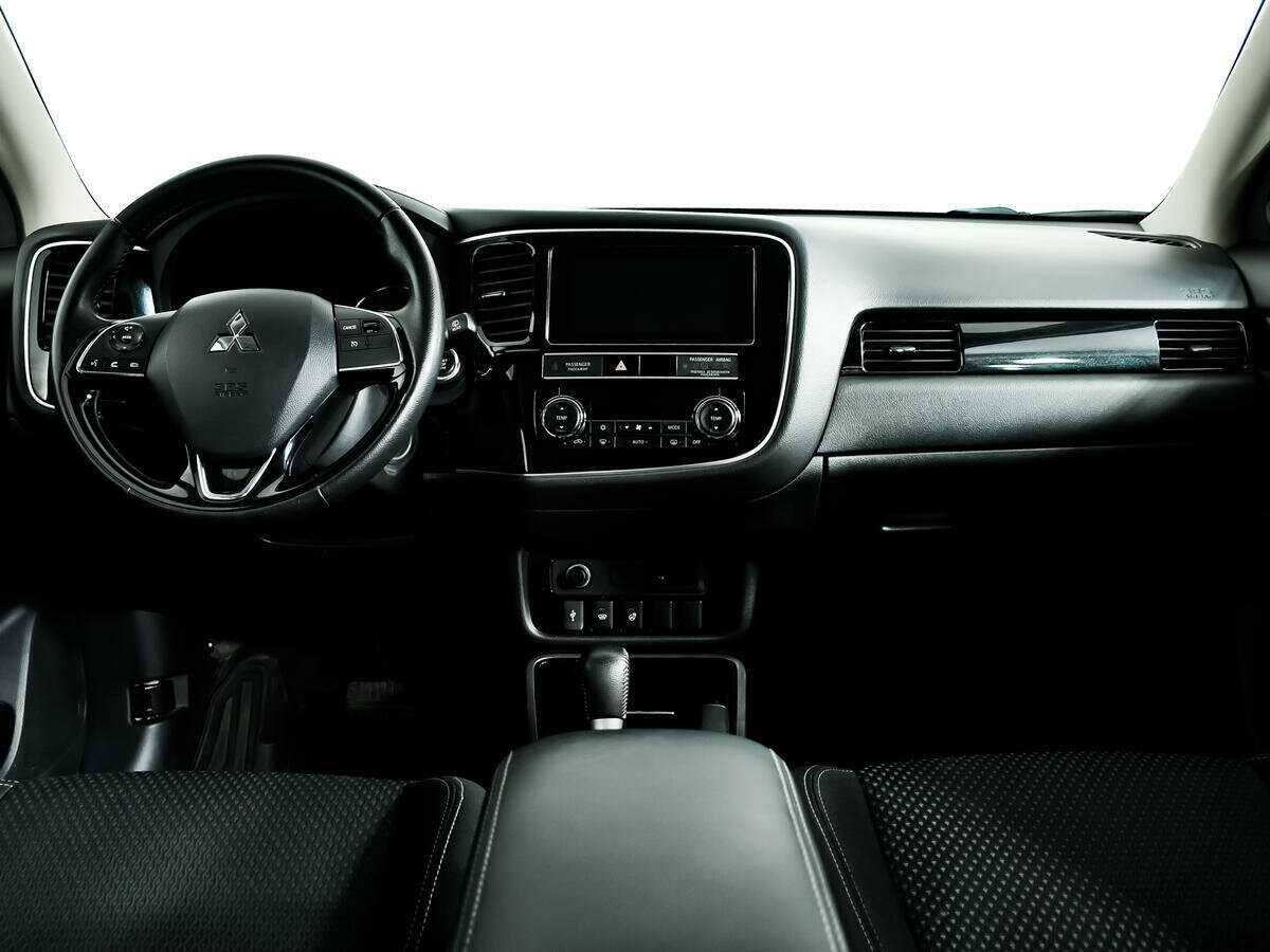 Купить Mitsubishi Outlander с пробегом. Фото: #10