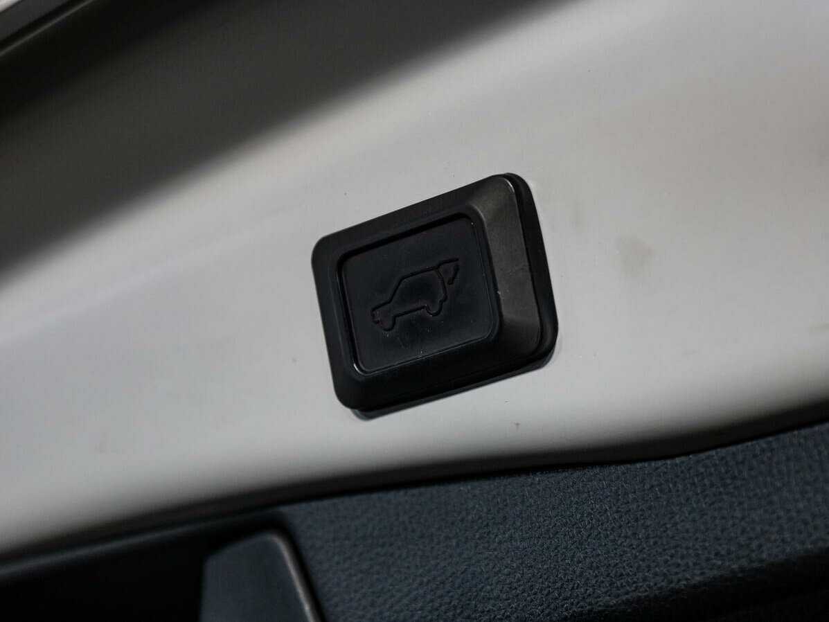 Купить Toyota RAV4 с пробегом. Фото: #19