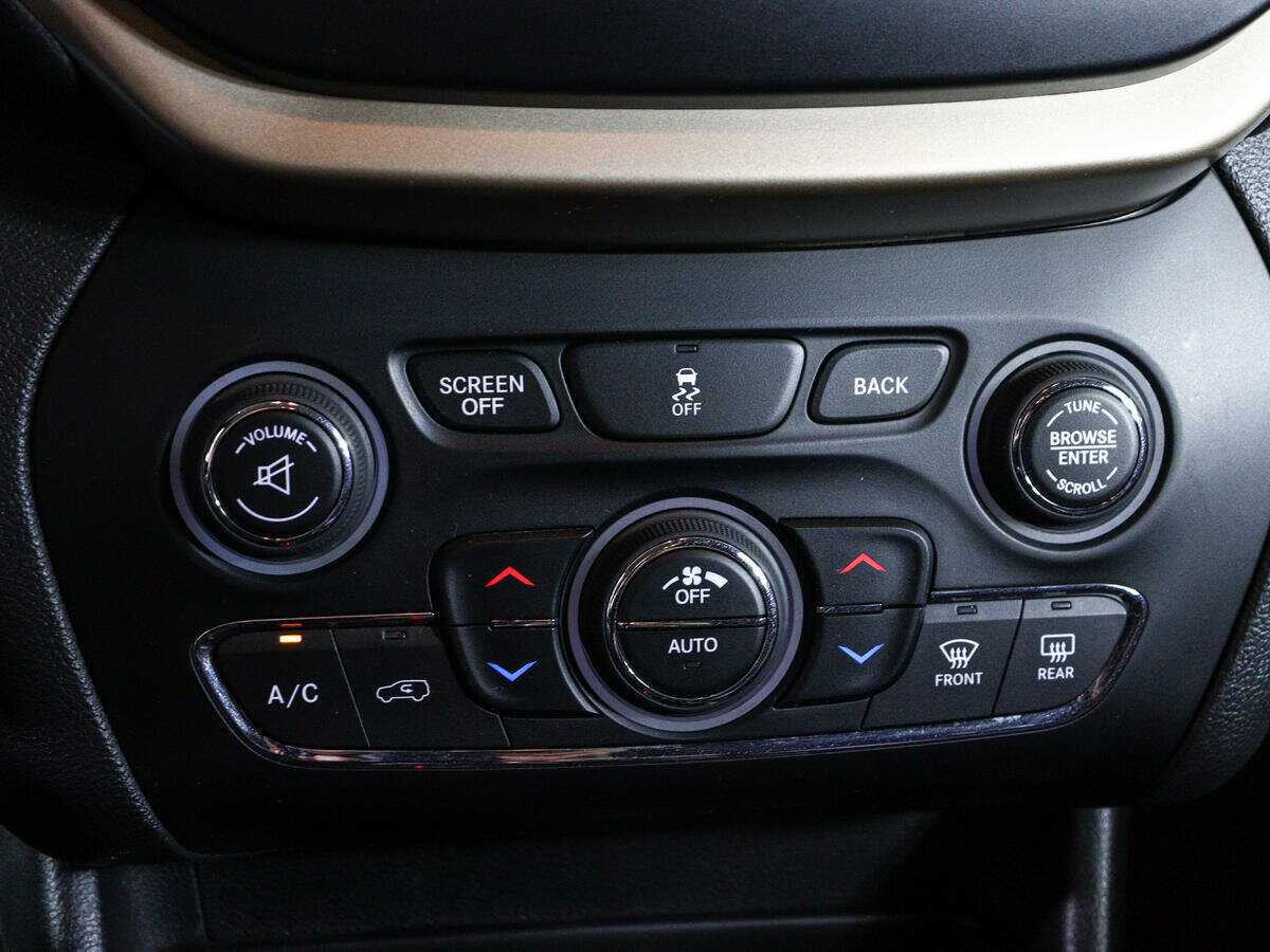 Купить Jeep Cherokee с пробегом. Фото: #17