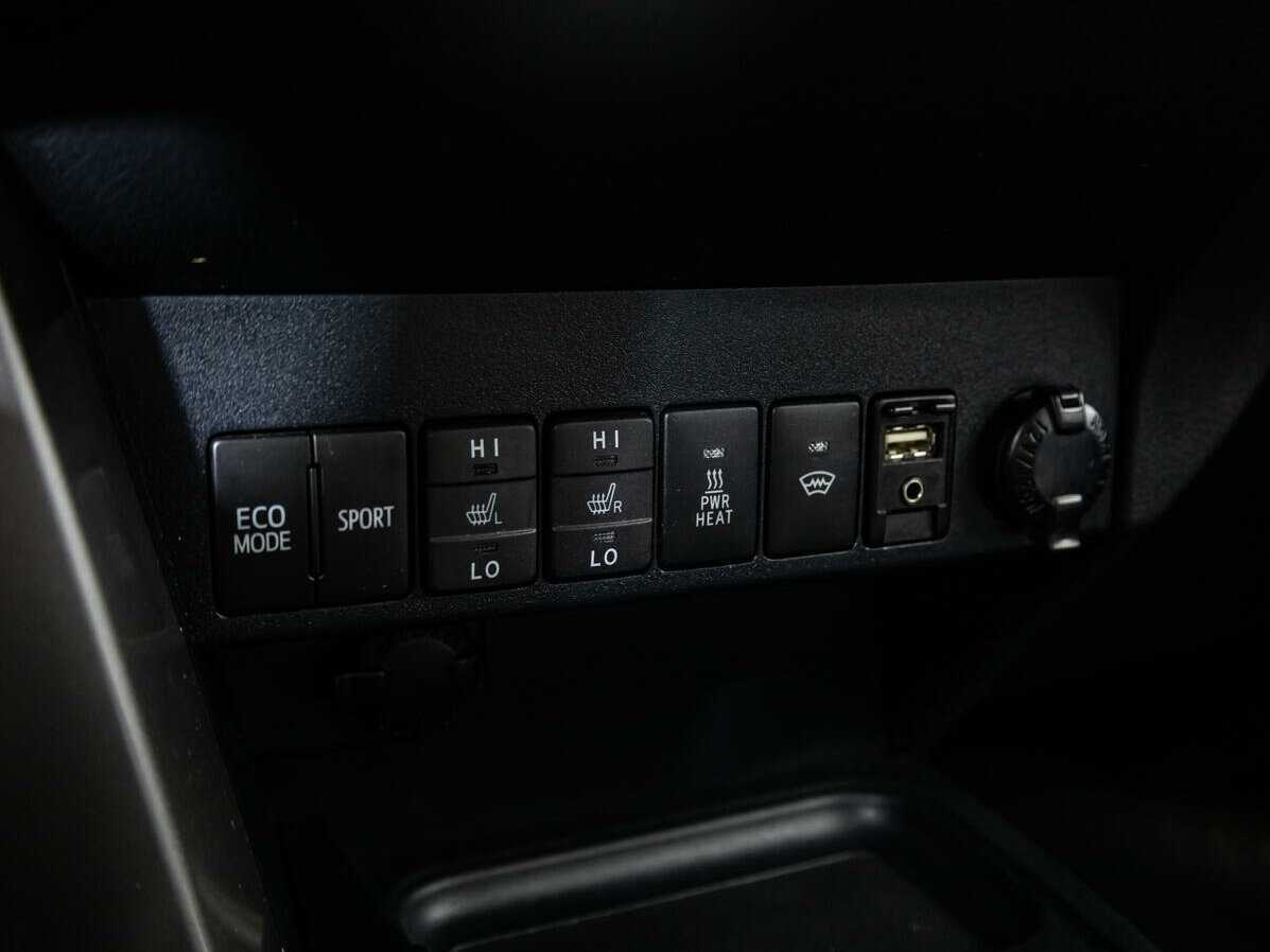 Купить Toyota RAV4 с пробегом. Фото: #12
