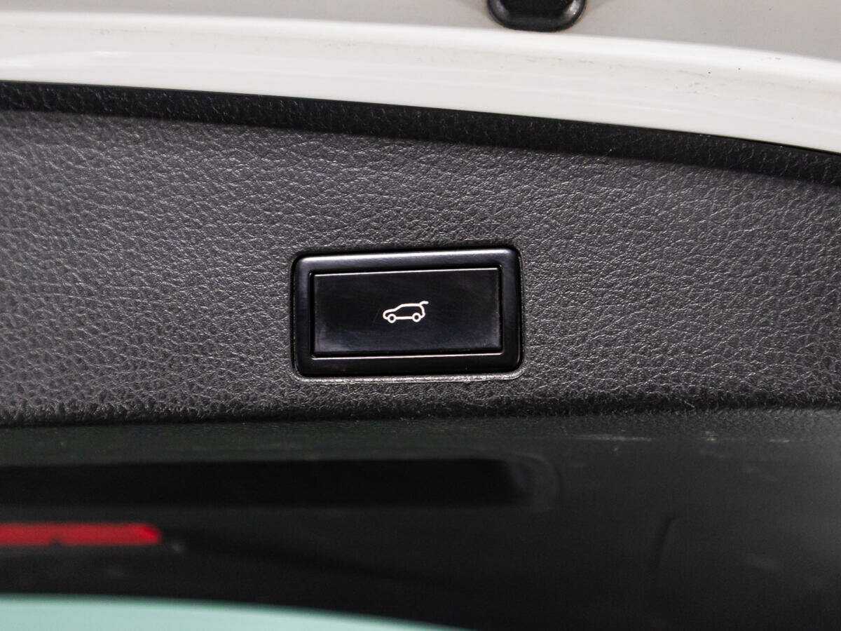 Купить Volkswagen Touareg с пробегом. Фото: #14