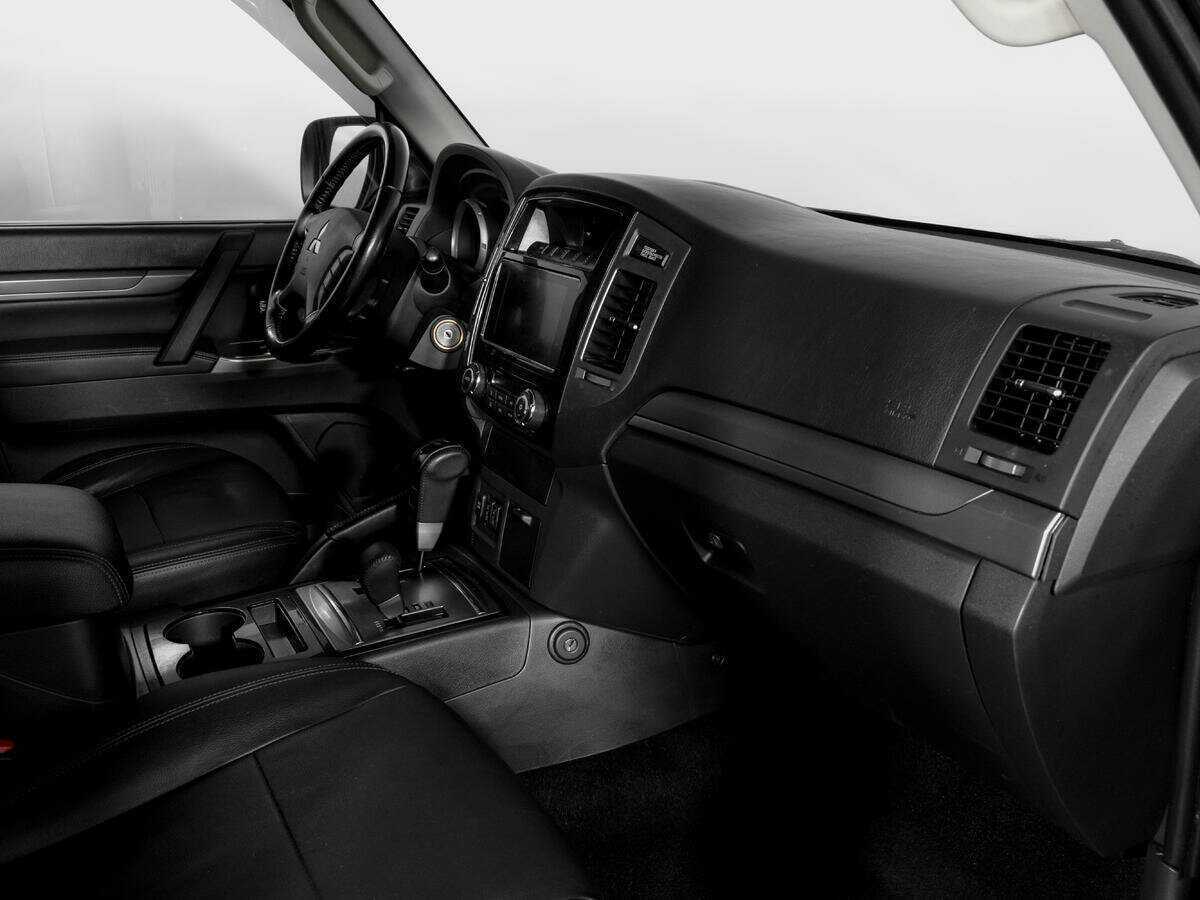 Купить Mitsubishi Pajero с пробегом. Фото: #8