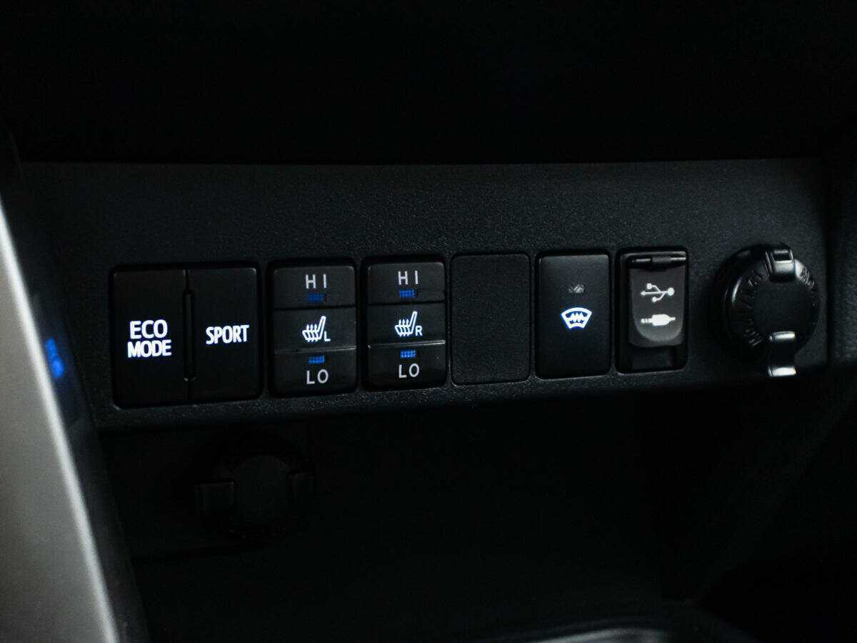 Купить Toyota RAV4 с пробегом. Фото: #17