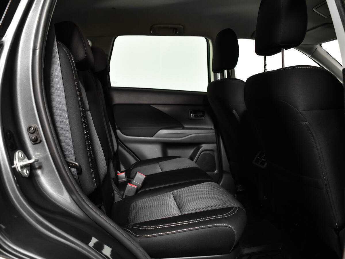 Купить Mitsubishi Outlander с пробегом. Фото: #9