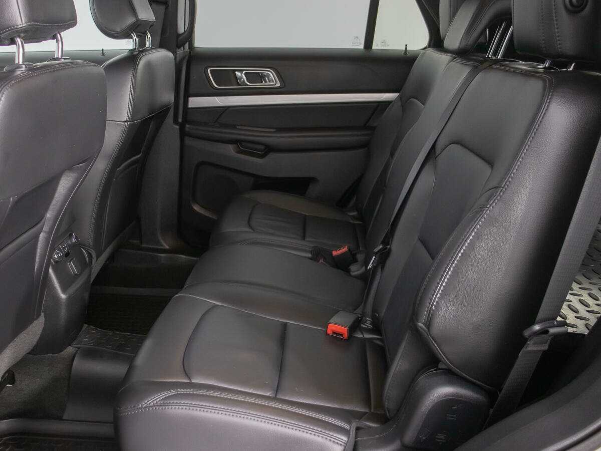 Купить Ford Explorer с пробегом. Фото: #14