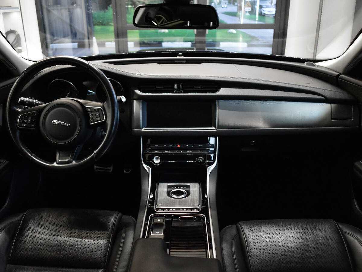 Купить Jaguar XF с пробегом. Фото: #7