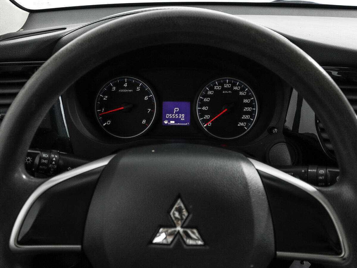Купить Mitsubishi Outlander с пробегом. Фото: #14