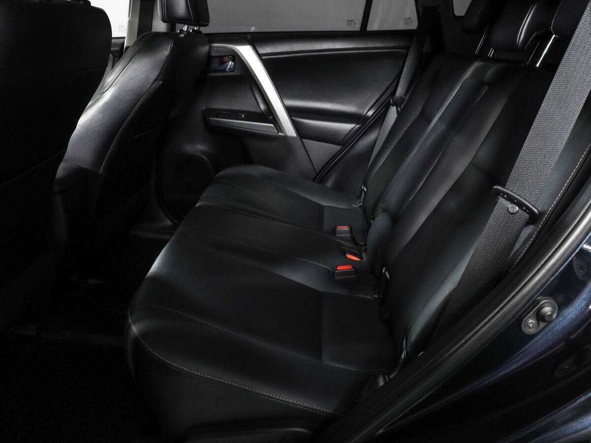 Купить Toyota RAV4 с пробегом. Фото: #7