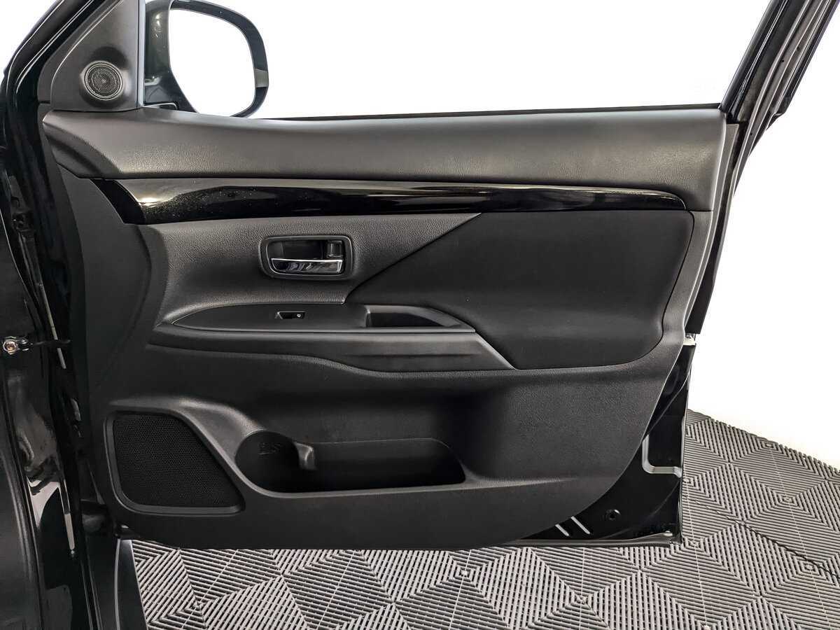 Купить Mitsubishi Outlander с пробегом. Фото: #20