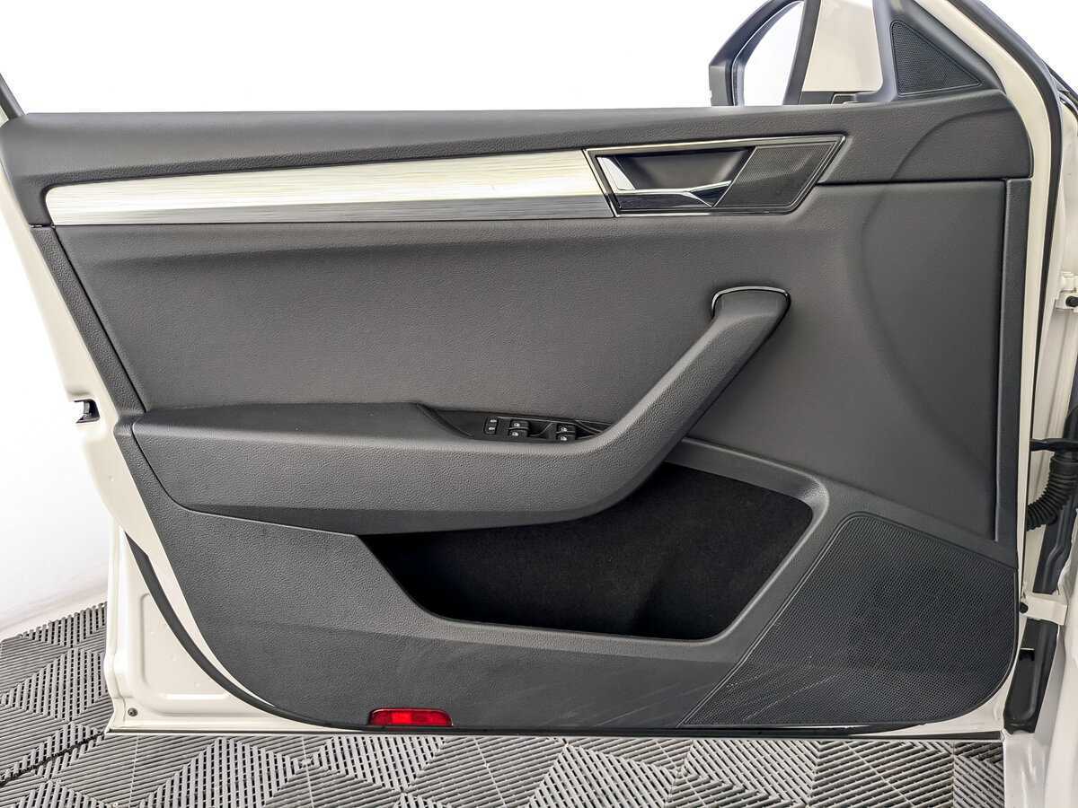 Купить Skoda Superb с пробегом. Фото: #14