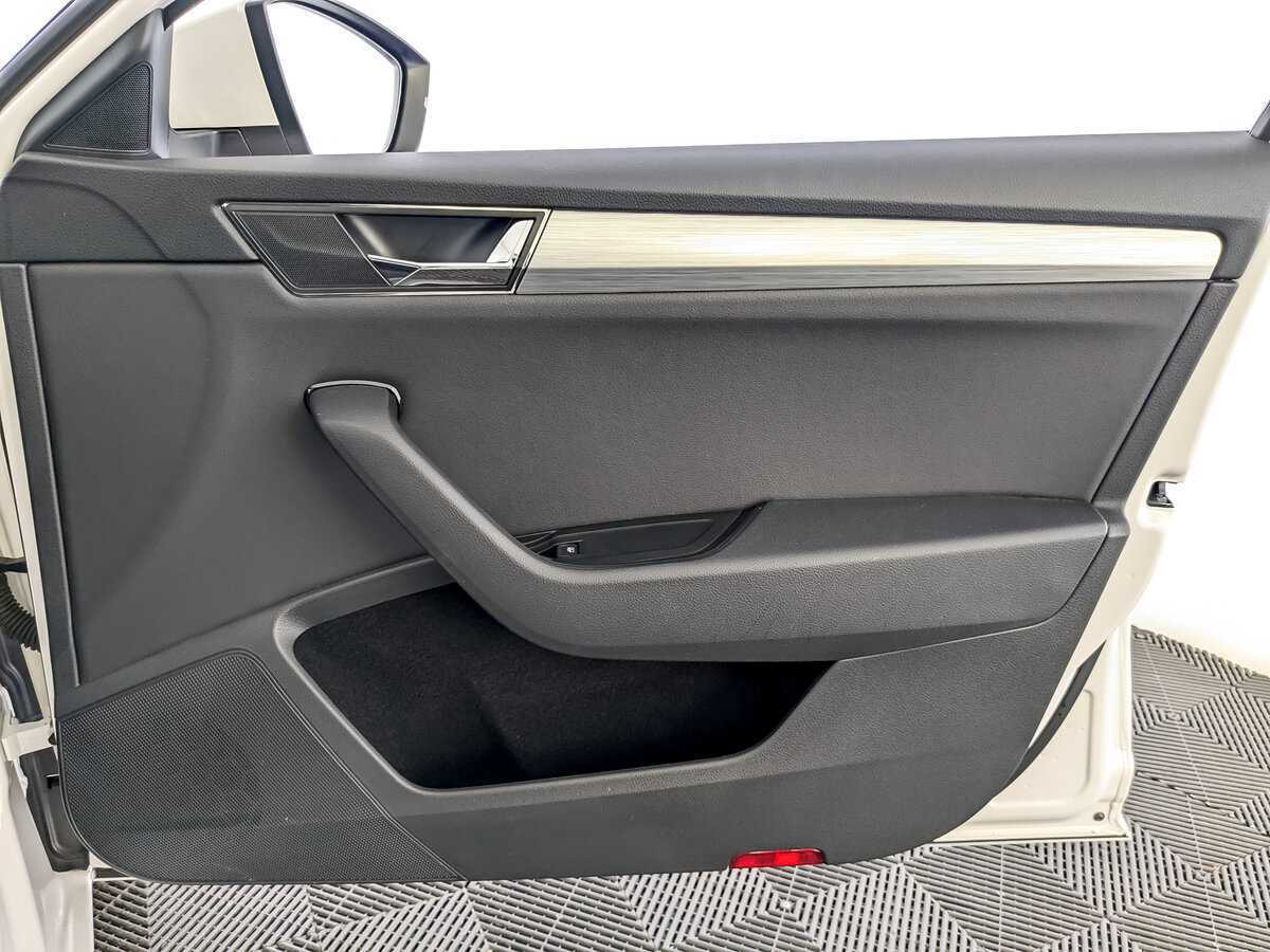 Купить Skoda Superb с пробегом. Фото: #19