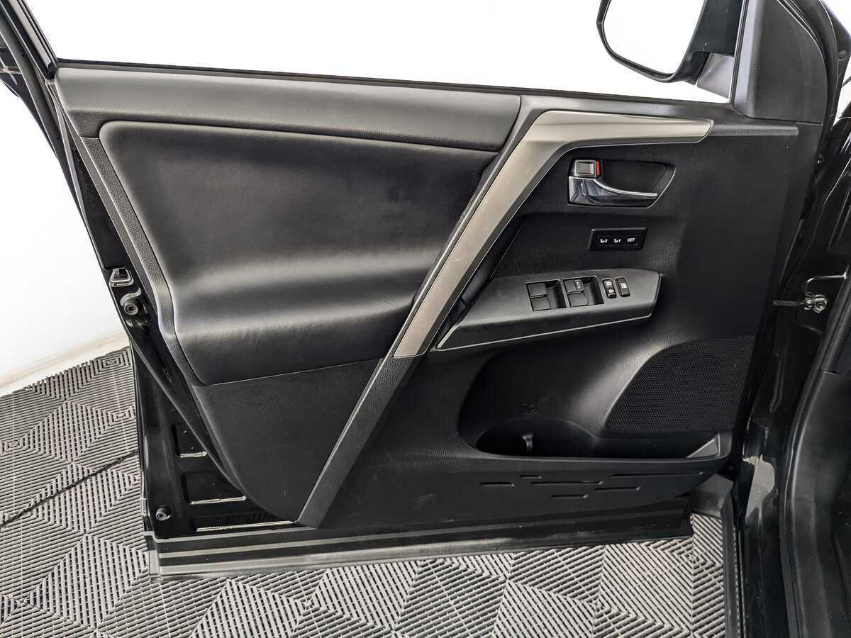 Купить Toyota RAV4 с пробегом. Фото: #14