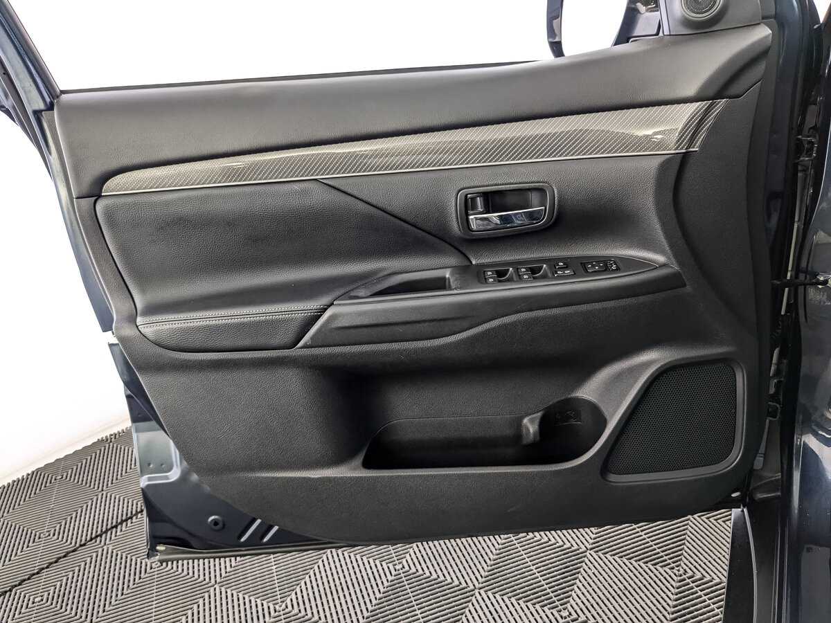 Купить Mitsubishi Outlander с пробегом. Фото: #14