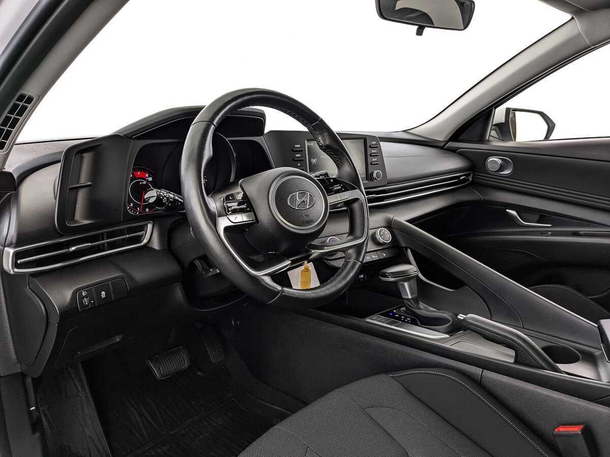 Купить Hyundai Elantra с пробегом. Фото: #10