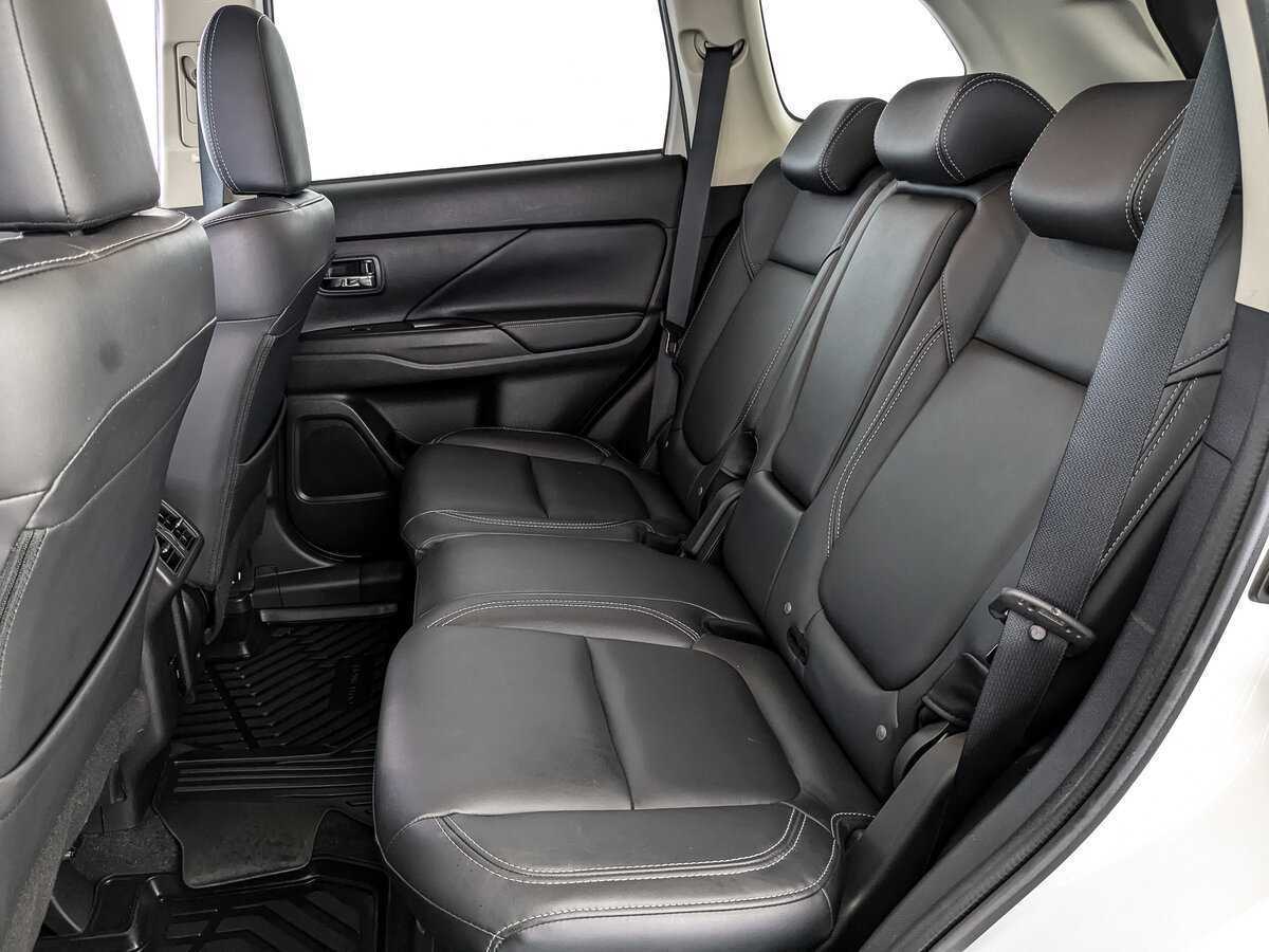 Купить Mitsubishi Outlander с пробегом. Фото: #13