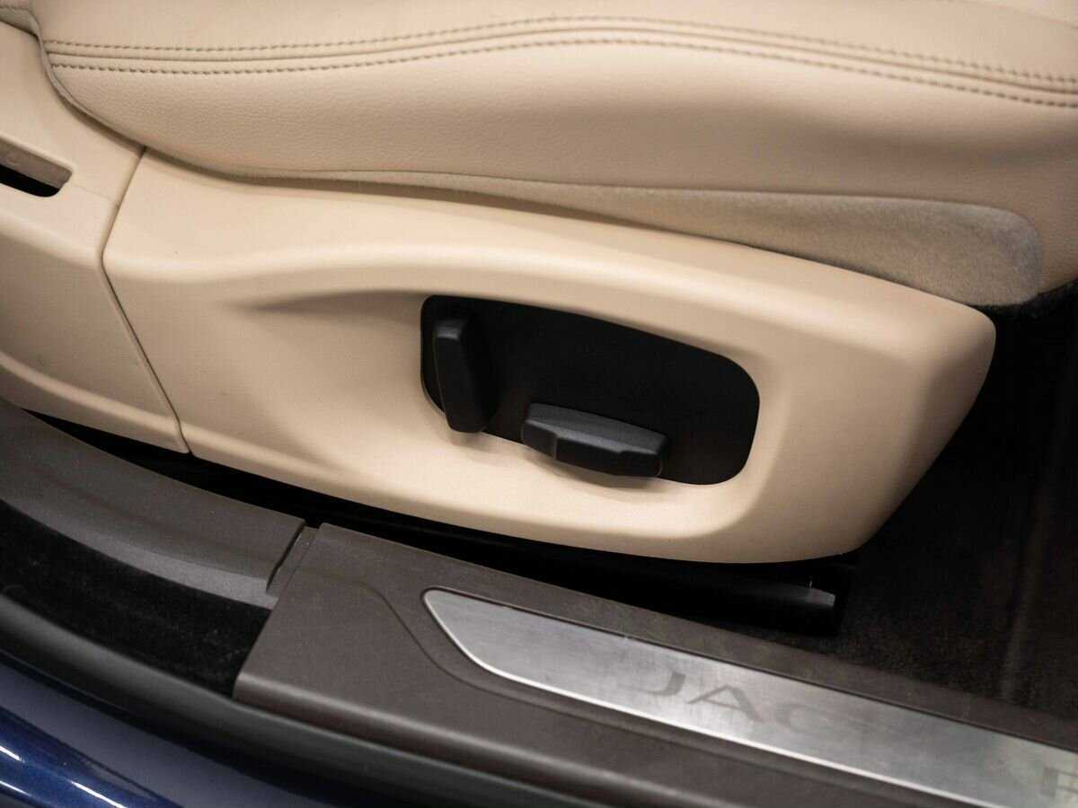 Купить Jaguar XF с пробегом. Фото: #14