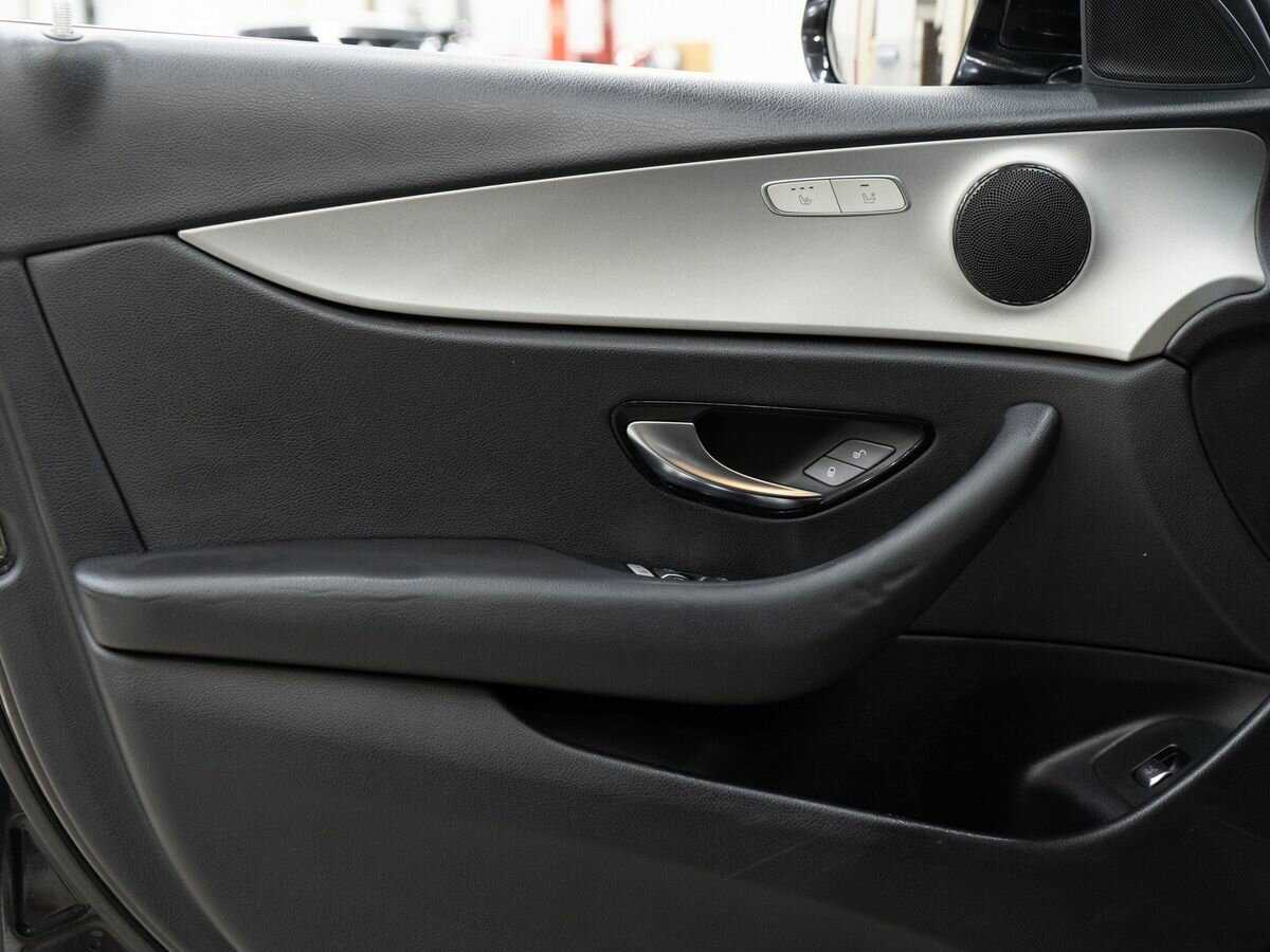 Купить Mercedes-Benz E-Класс с пробегом. Фото: #10