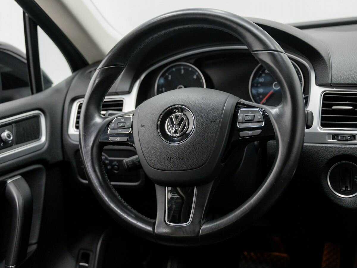 Купить Volkswagen Touareg с пробегом. Фото: #10