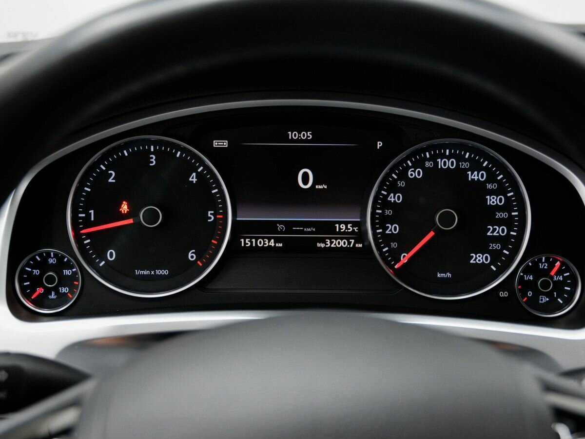 Купить Volkswagen Touareg с пробегом. Фото: #21