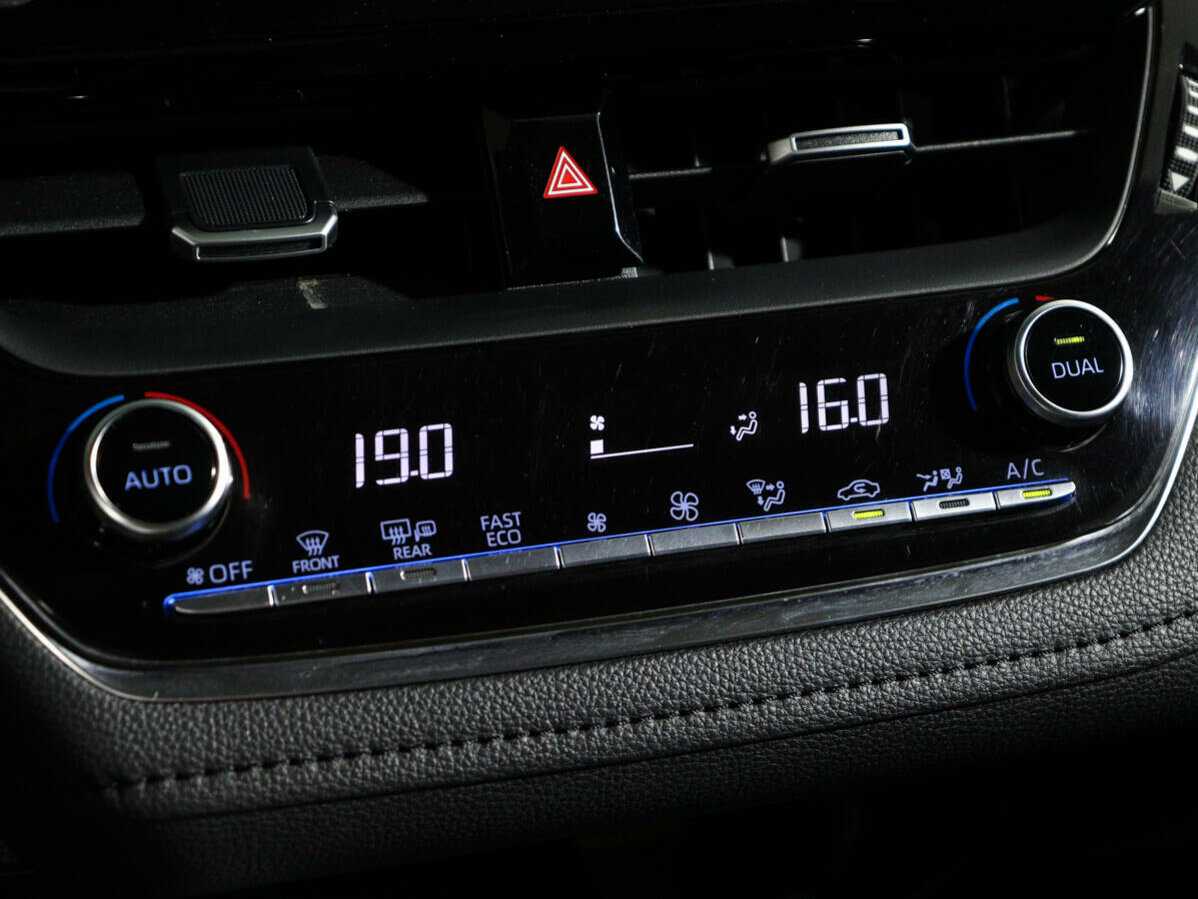 Купить Toyota Corolla с пробегом. Фото: #18