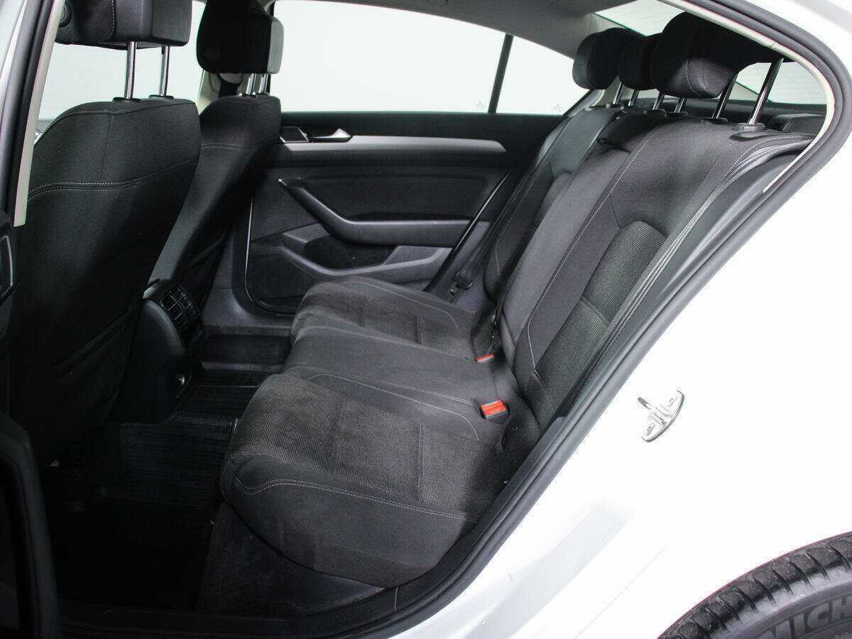 Купить Volkswagen Passat с пробегом. Фото: #9
