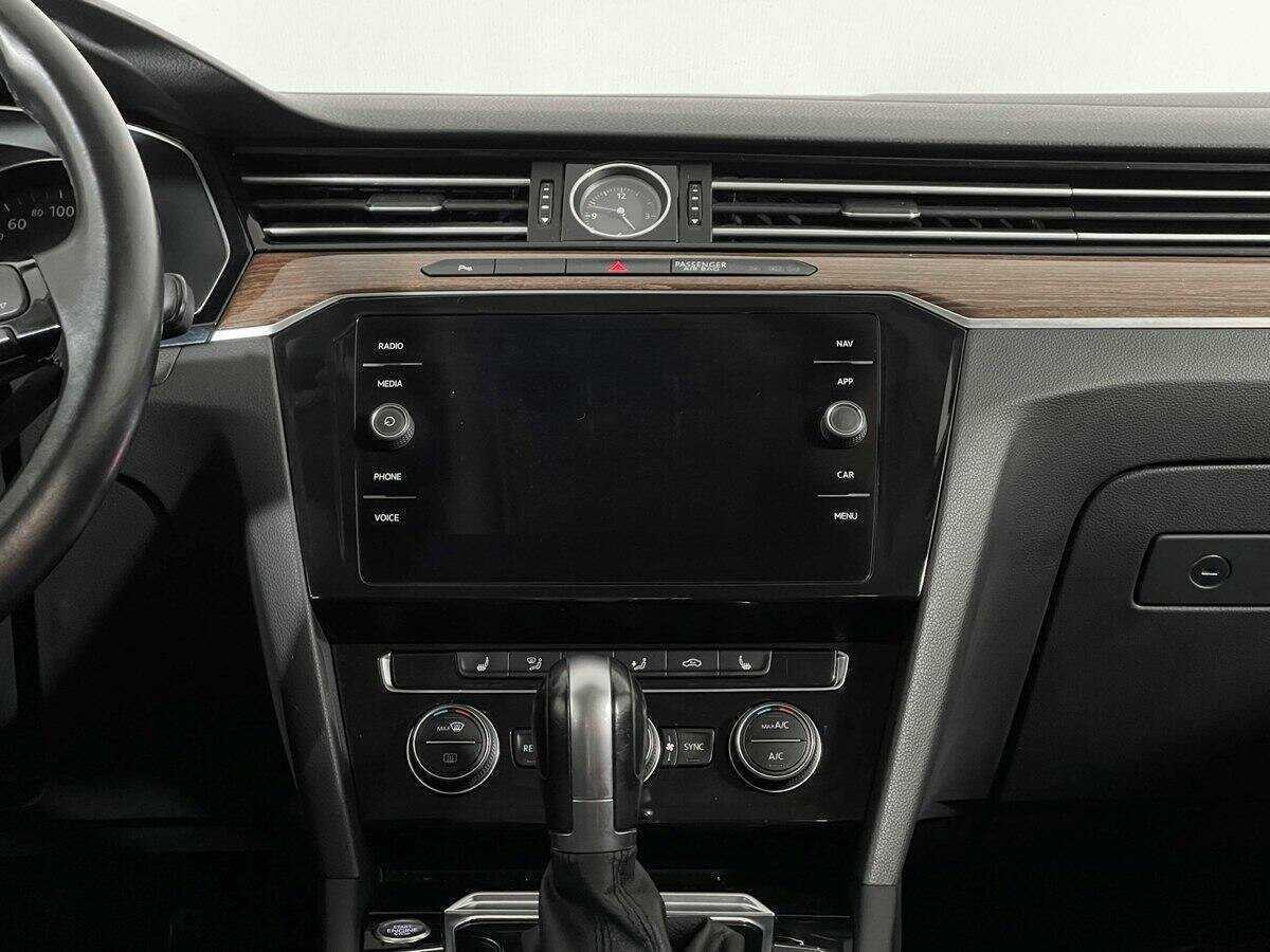 Купить Volkswagen Passat с пробегом. Фото: #9