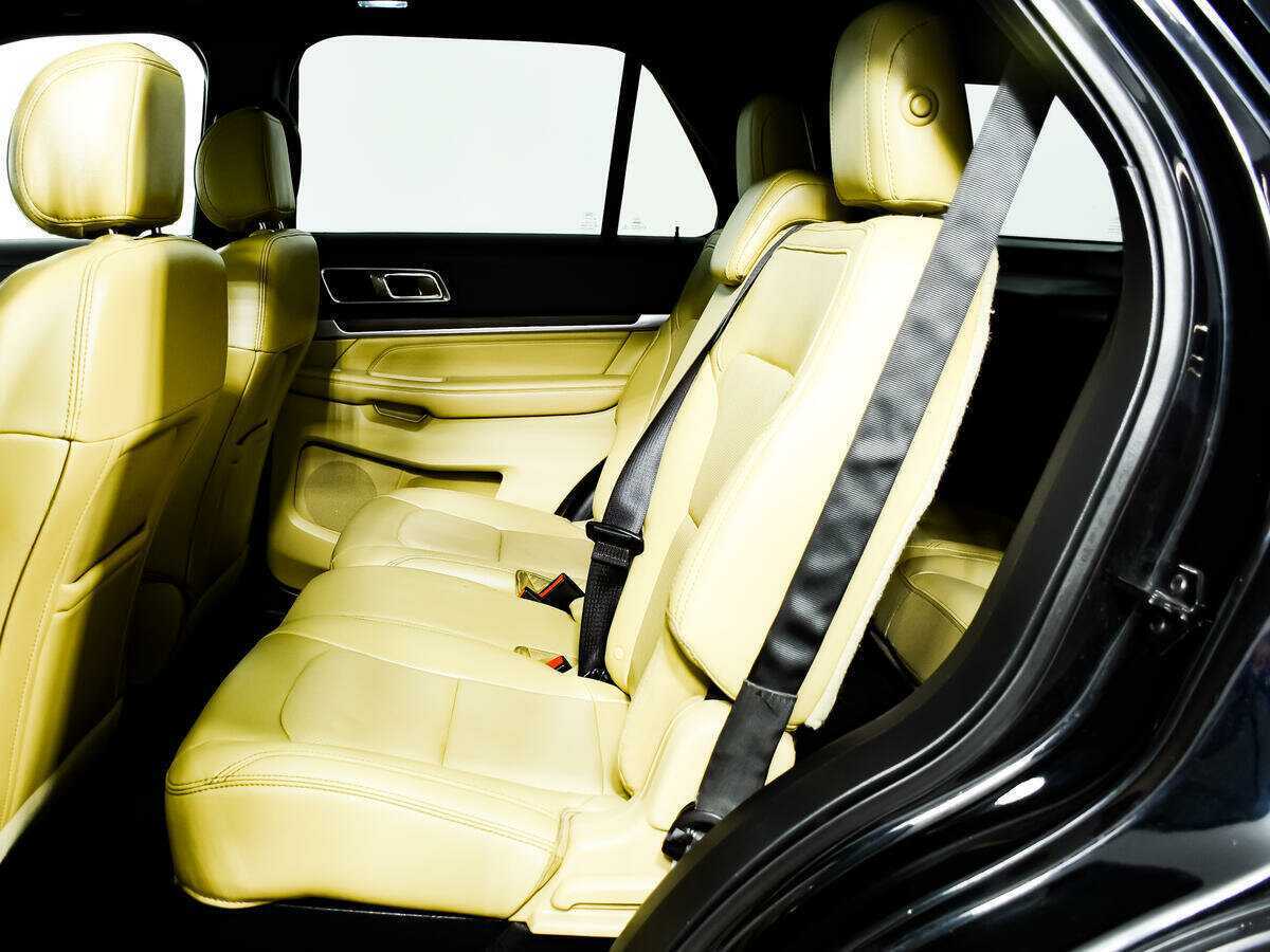 Купить Ford Explorer с пробегом. Фото: #11