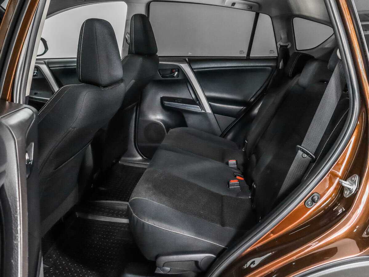 Купить Toyota RAV4 с пробегом. Фото: #9