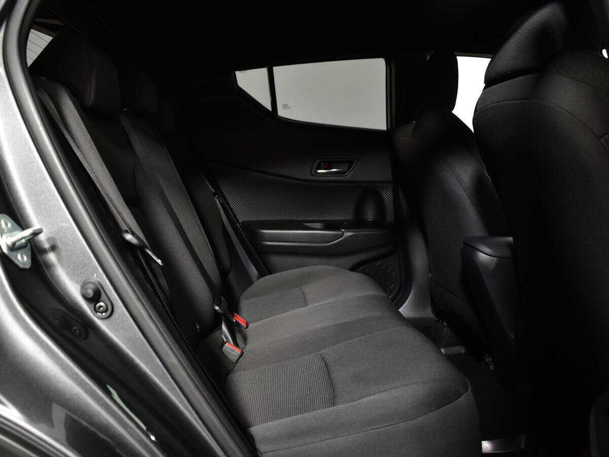 Купить Toyota C-HR с пробегом. Фото: #9