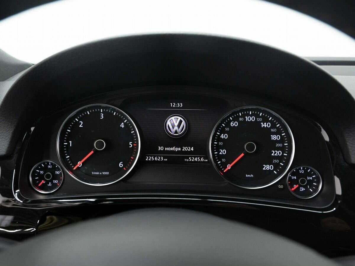 Купить Volkswagen Touareg с пробегом. Фото: #17