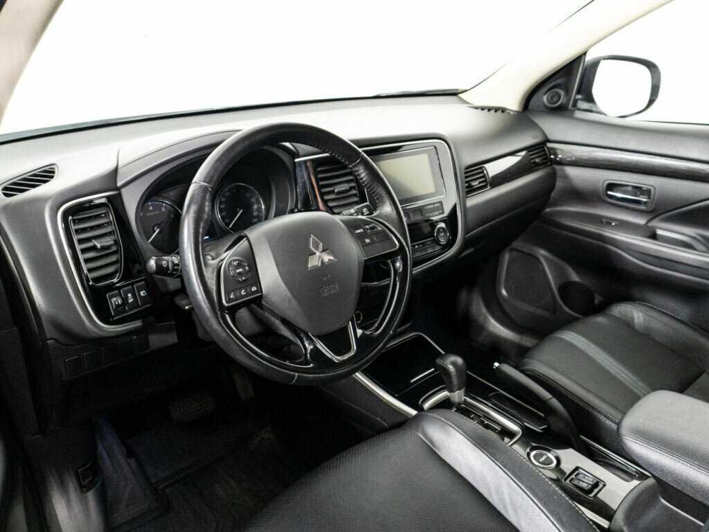 Купить Mitsubishi Outlander с пробегом. Фото: #10