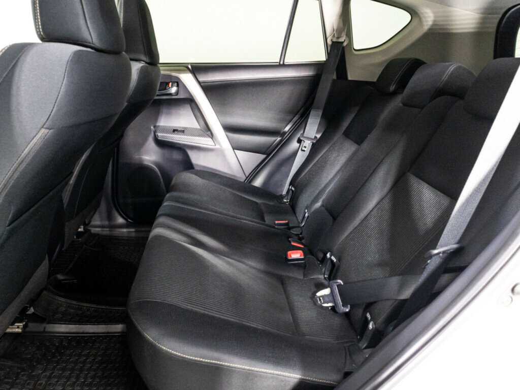 Купить Toyota RAV4 с пробегом. Фото: #9