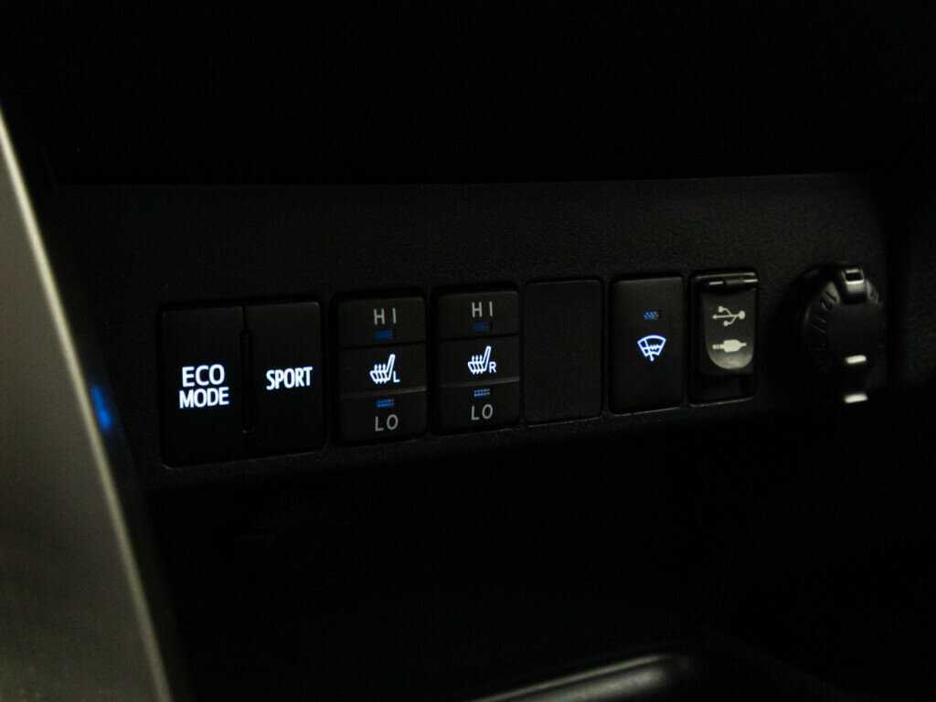 Купить Toyota RAV4 с пробегом. Фото: #16