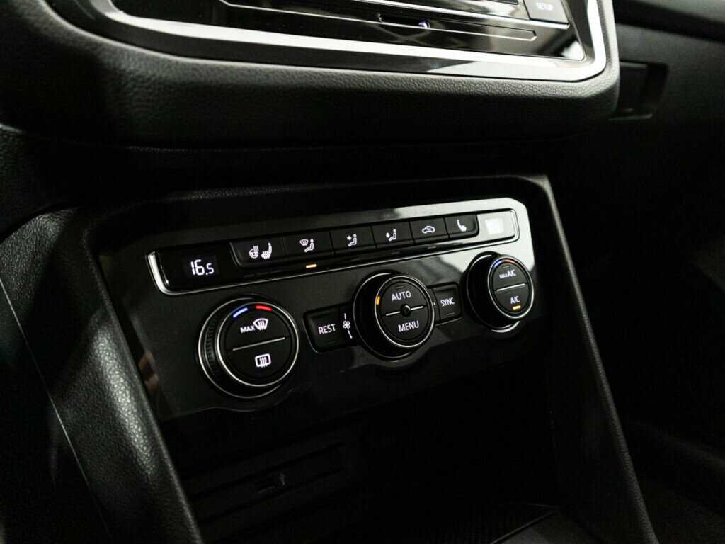 Купить Volkswagen Tiguan с пробегом. Фото: #14