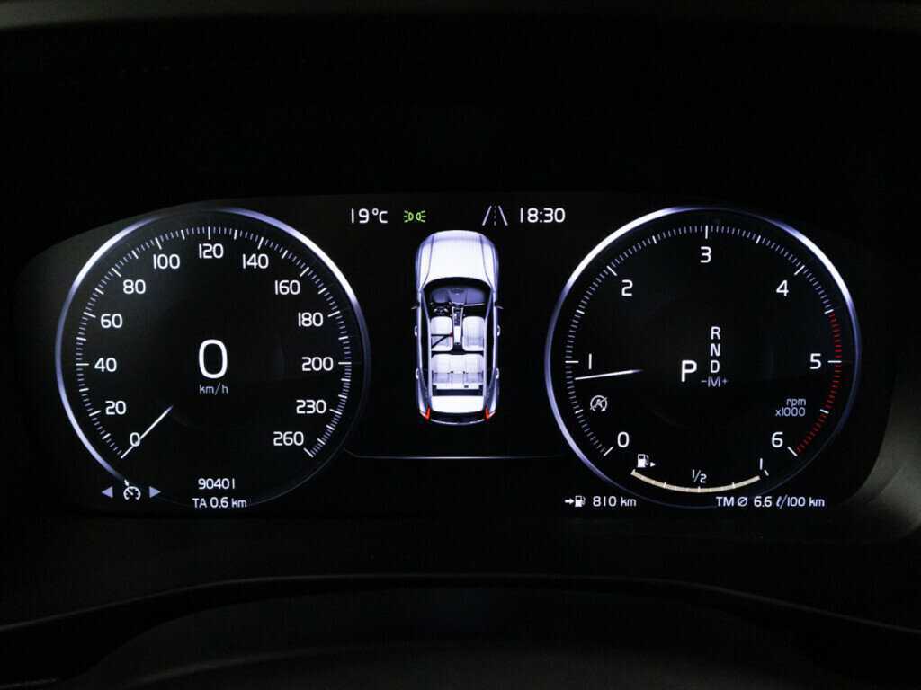 Купить Volvo XC40 с пробегом. Фото: #11