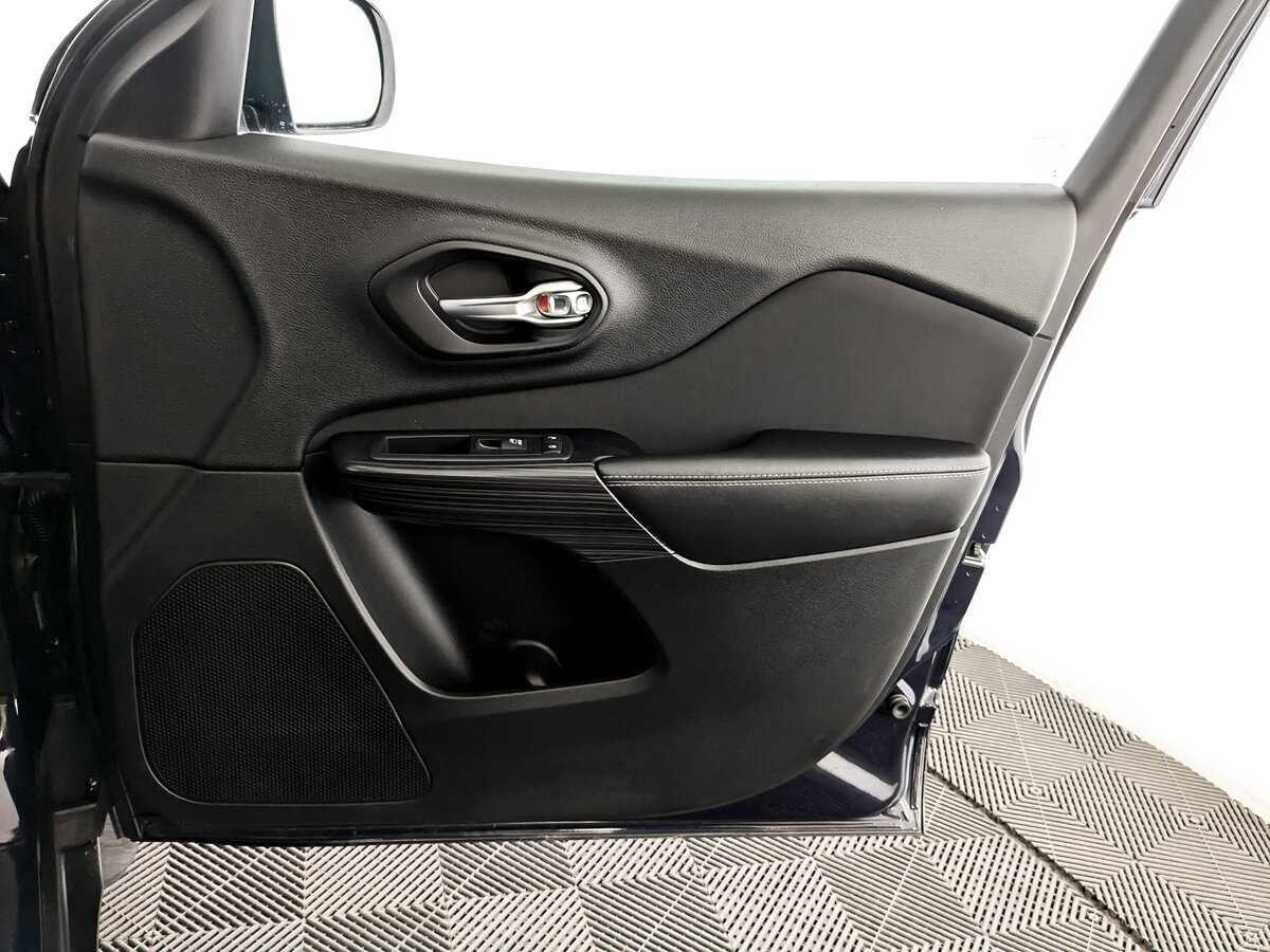 Купить Jeep Cherokee с пробегом. Фото: #22