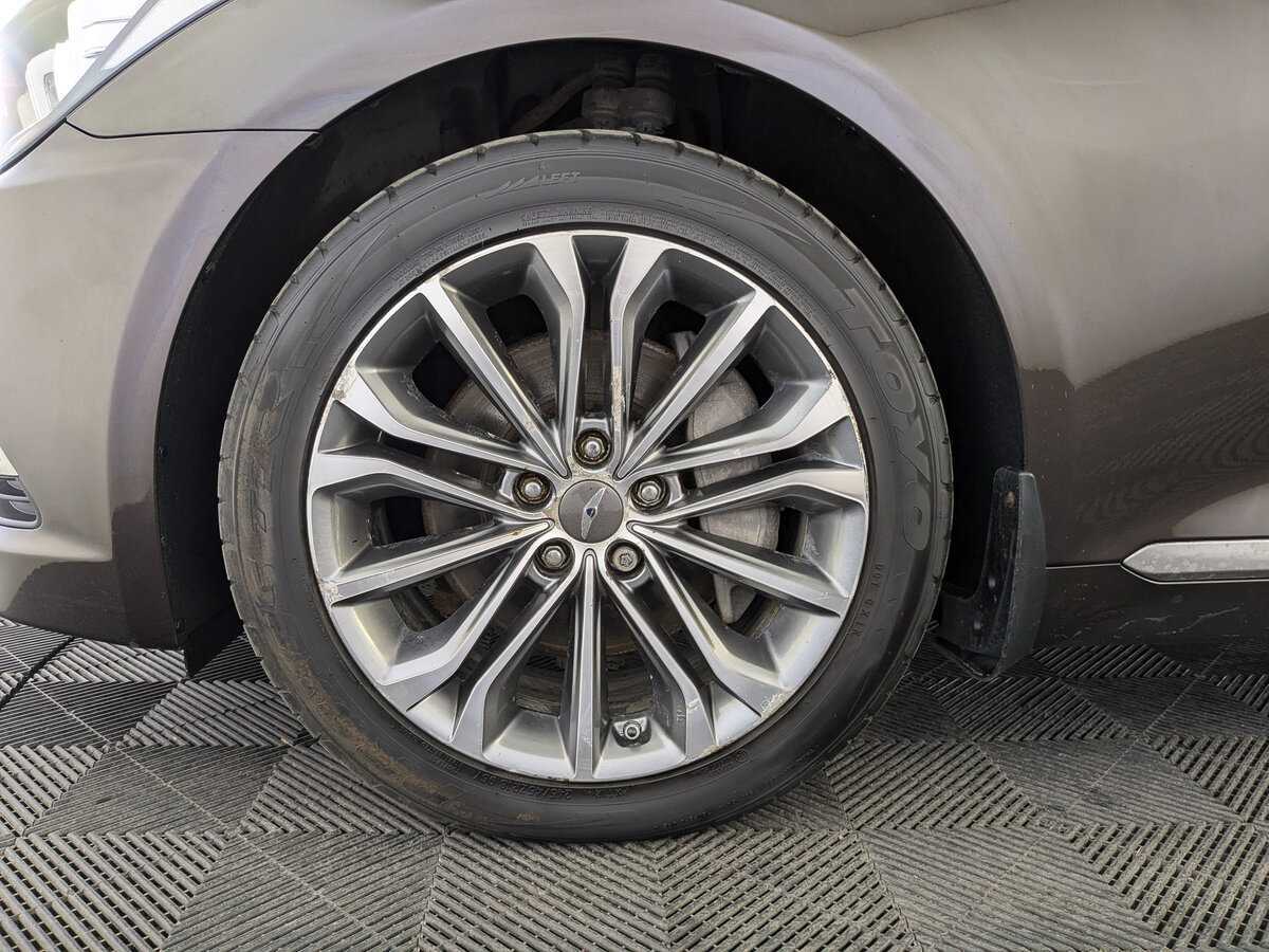 Купить Hyundai Genesis с пробегом. Фото: #16