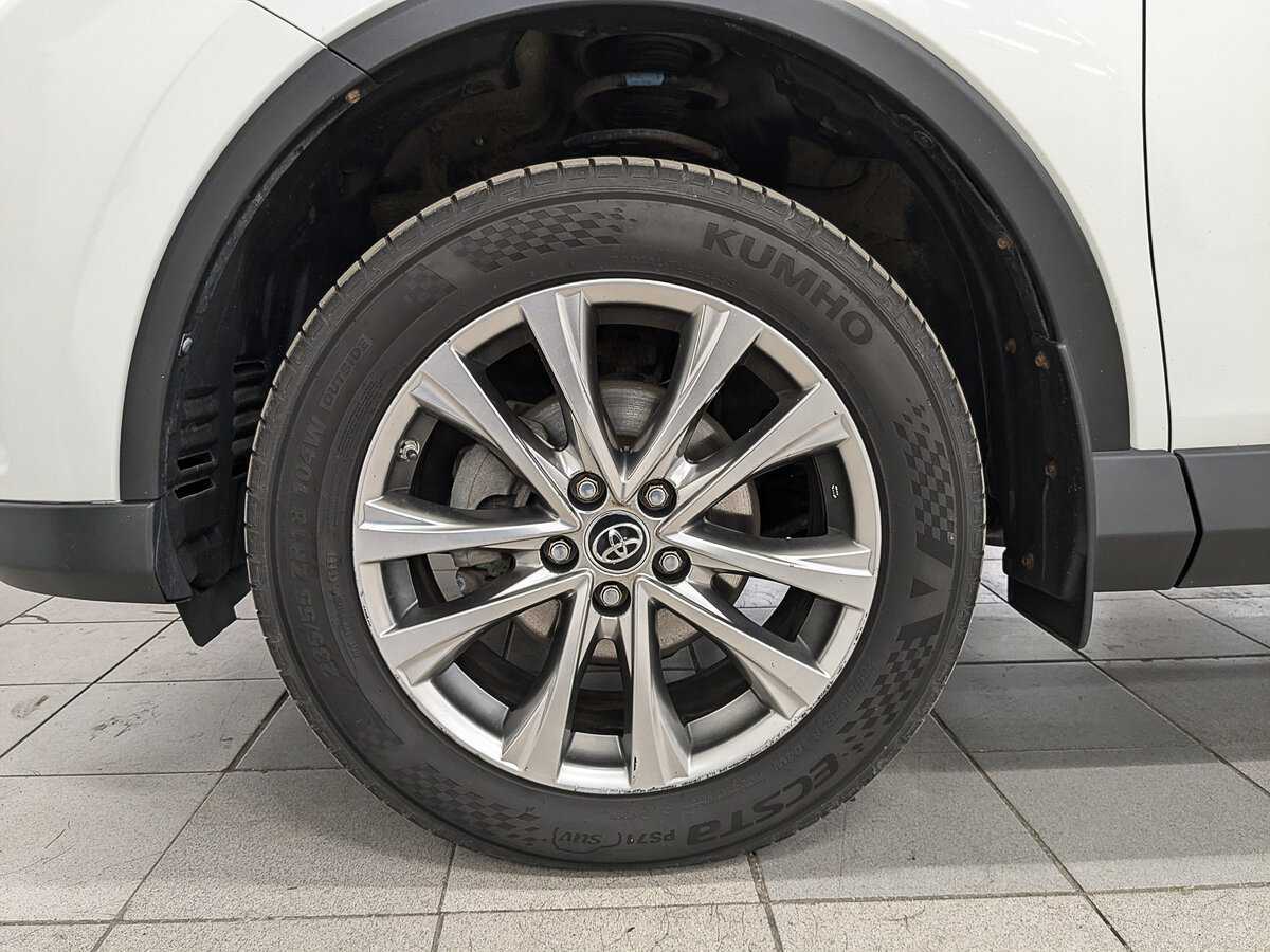 Купить Toyota RAV4 с пробегом. Фото: #11