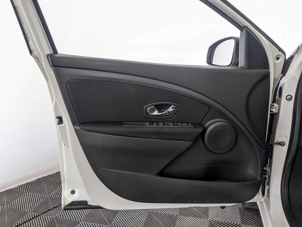 Купить Renault Fluence с пробегом. Фото: #18